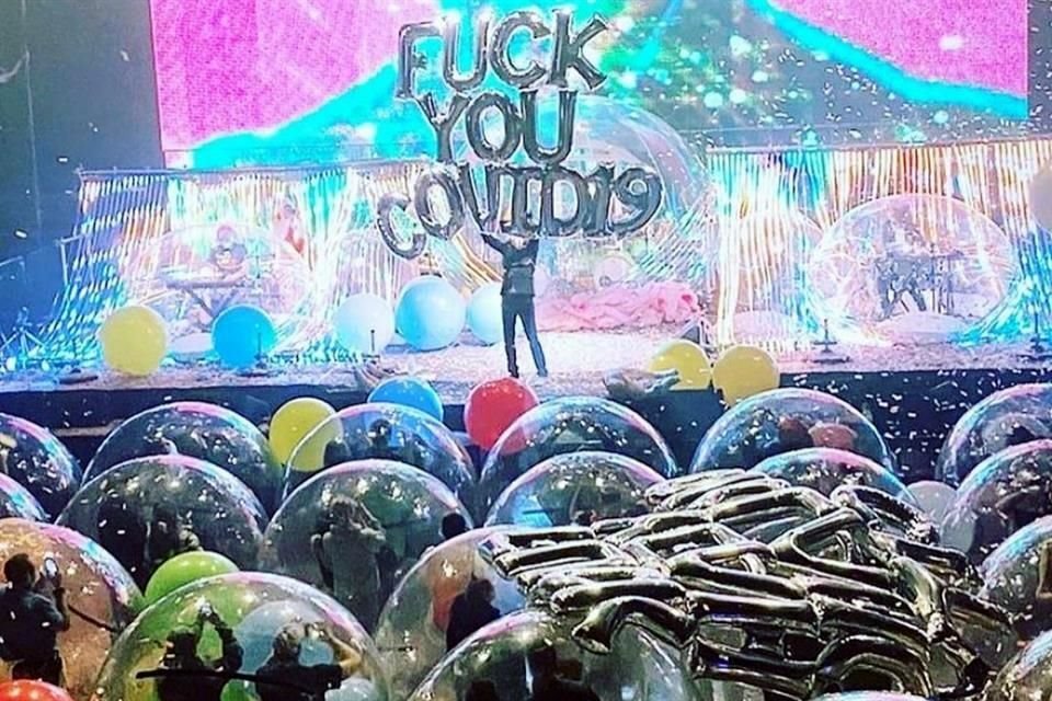 La banda de rock The Flaming Lips realizó en Oklahoma una serie de shows en donde ellos y el público se pusieron en cuarentena, ¡dentro de burbujas!