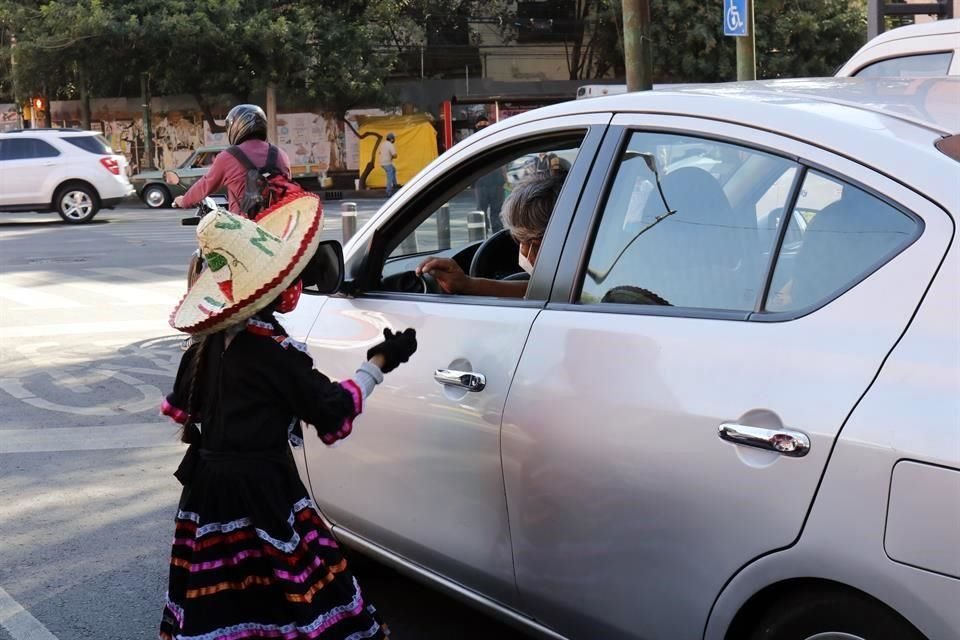 'Keila va en segundo de primaria y hace las tareas a distancia. La maestra es comprensiva y me da la oportunidad de entregar la tarea los sábados', expresó.