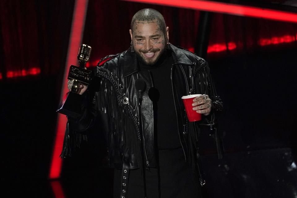 Post Malone fue el mayor ganador de los Billboard Music Awards 2020 al llevarse nueve preseas; la edición 2021 de la gala se llevará a cabo el 23 de mayo.