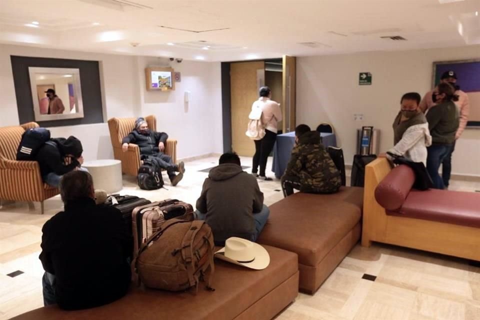 Viajeros en espera.