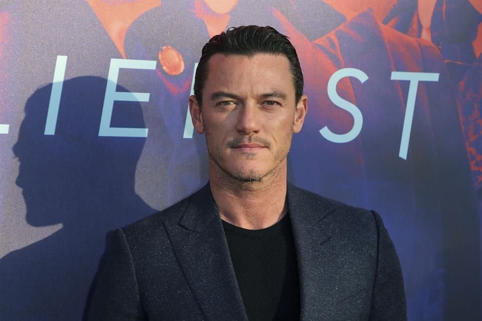 Luke Evans dará vida a El Cochero, quien se lleva a los niños malos a la Isla de los Juegos y los convierte en burros, en la versión live action de Disney de 'Pinocho'.