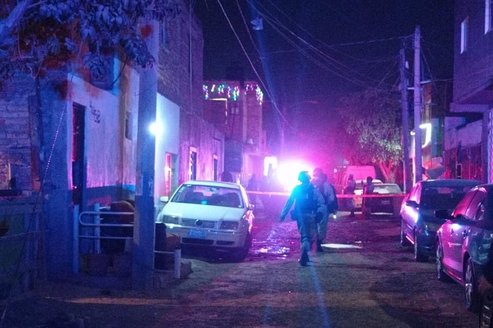 En la Colonia Arroyo Seco, un joven fue asesinado a balazos en una vecindad.