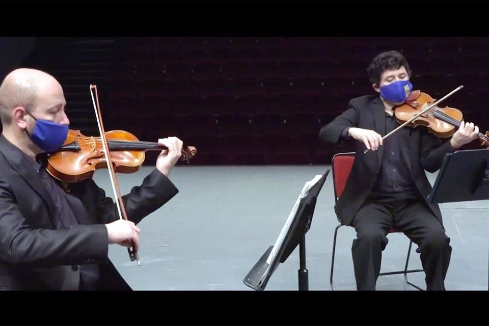 Los violinistas Daniel Dimov y Jorge Martínez son dos de los talentos que se presentarán esta noche a distancia.