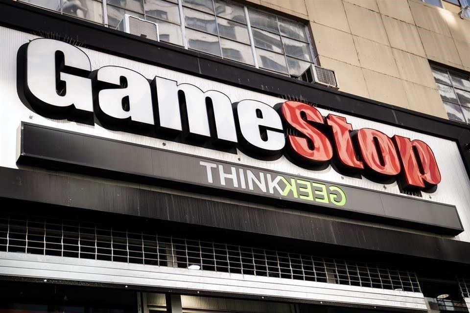 Las acciones de GameStop cayeron 44.29 por ciento respecto a la jornada previa, a un precio de 193.60 dólares.