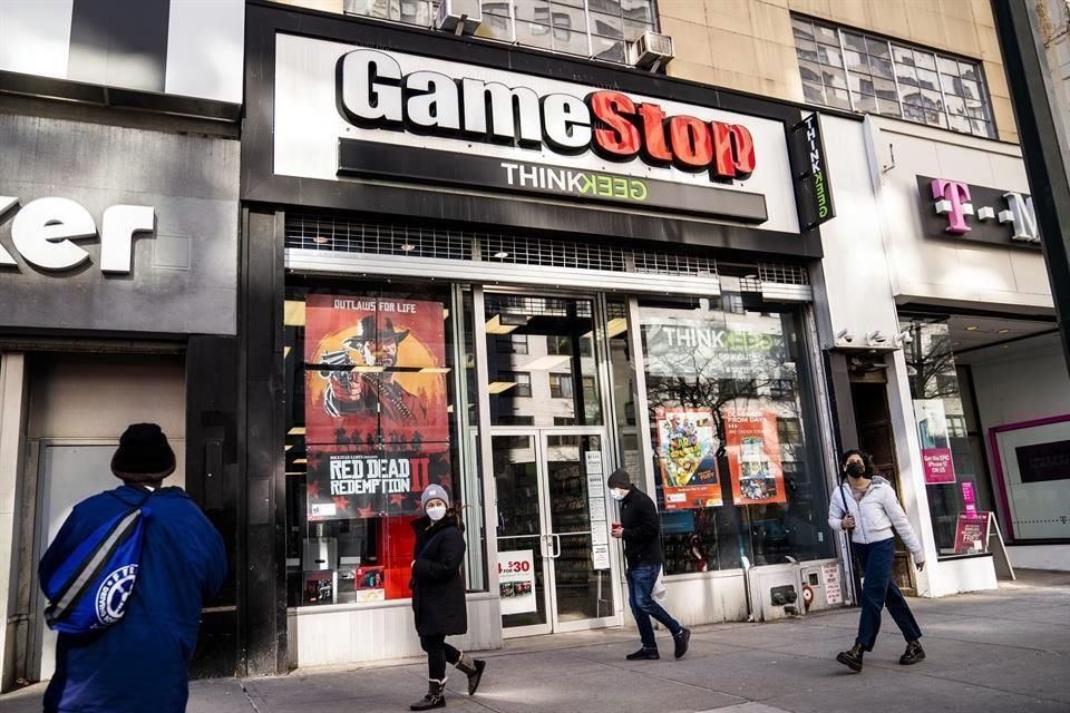 Las acciones de GameStop cayeron 44.29 por ciento respecto a la jornada previa, a un precio de 193.60 dólares.