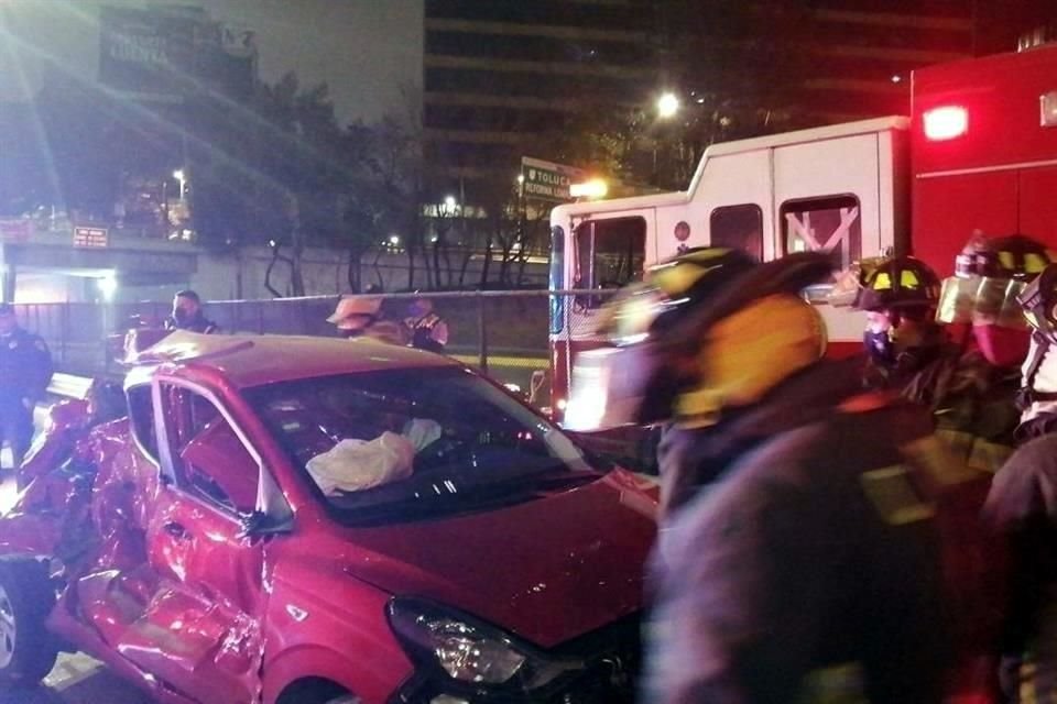 Cuatro hombres resultaron heridos tras un choque entre un auto particular y una camioneta de mantenimiento vial en Circuito Interior.