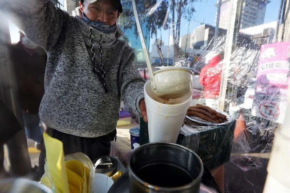 El año pasado, Felipe preparó entre 800 y 900 tamales para la venta, sin embargo, este año fueron alrededor de 300.