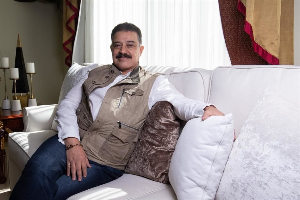 Carlos Lomelí quiere ser candidato de Morena por Guadalajara, pues dice que ve una ciudad olvidada y enferma, pero que él tiene 'la cura'.