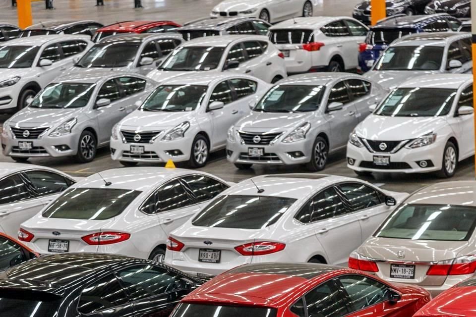 La venta de autos en México totalizaría un millón 12 mil unidades al cierre de este año.