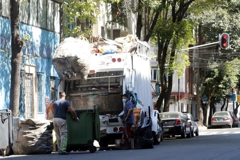 Renovar los camiones del servicio de limpia -en su mayor parte antiguos, consumidores de diesel y contaminantes- no está previsto, expuso la Jefa de Gobierno