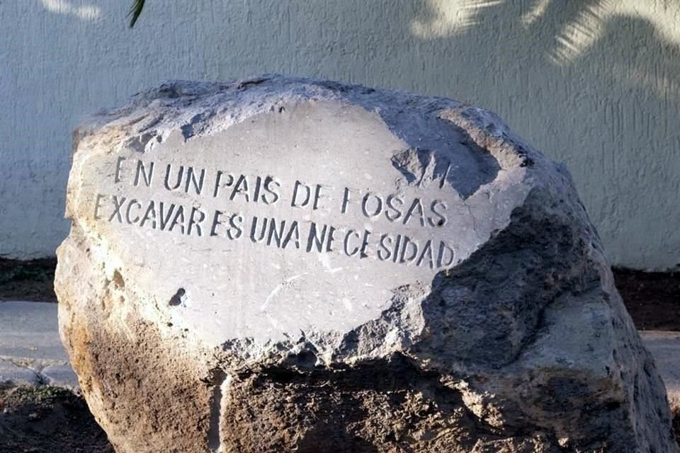 Recientemente, Medina expuso junto con otros autores al aire libre, en la Calle Libertad de la Colonia Americana.
