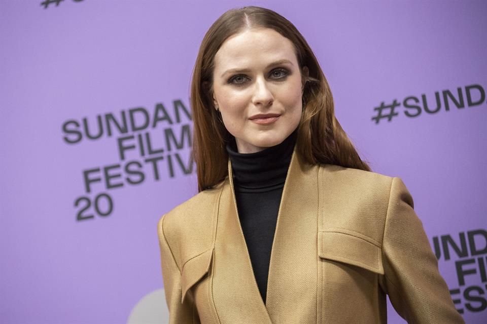 A través de una publicación en redes que aparentemente retiró tiempo después Evan Rachel Wood indicó que acusó ante la Policía a la esposa de Marilyn Manso de amenazarla con fotos íntimas suyas.