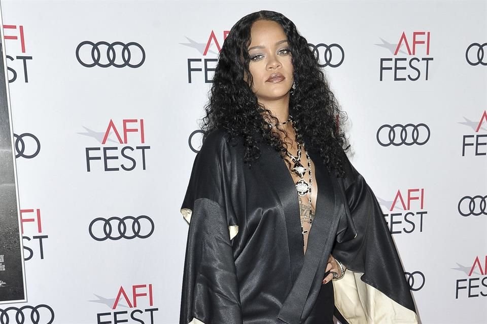 Por común acuerdo entre Rihanna y la empresa LVMH la firma de la famosa, Fenty, parará su producción de ropa por un movimiento económico.