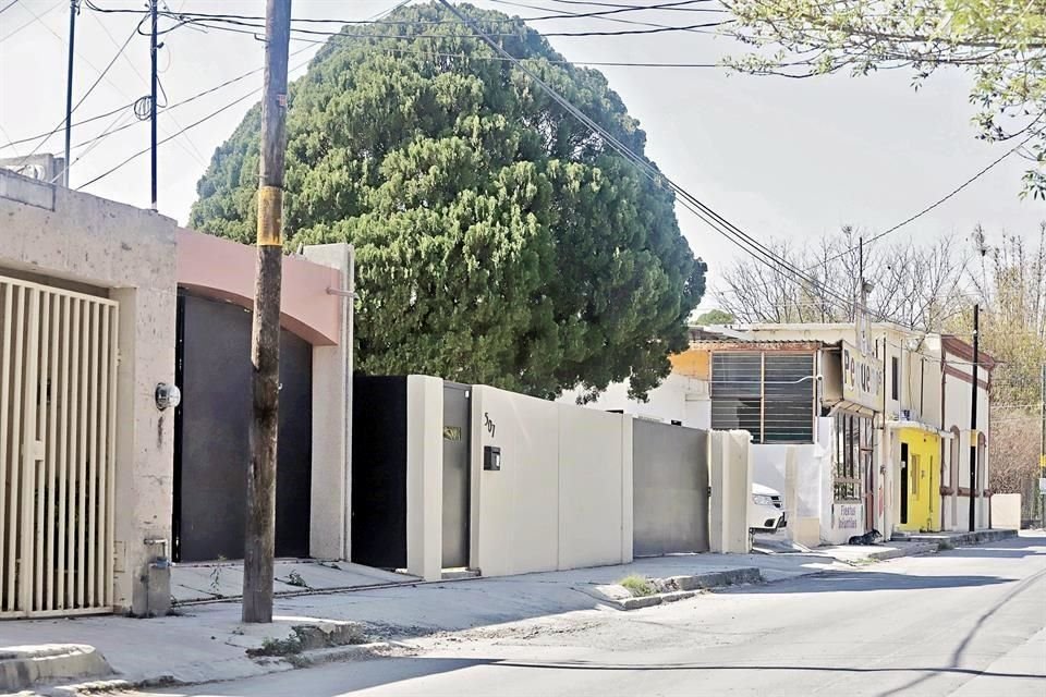 La casa que compró la esposa del Alcalde de Montemorelos está a tres cuadras de la Presidencia Municipal.