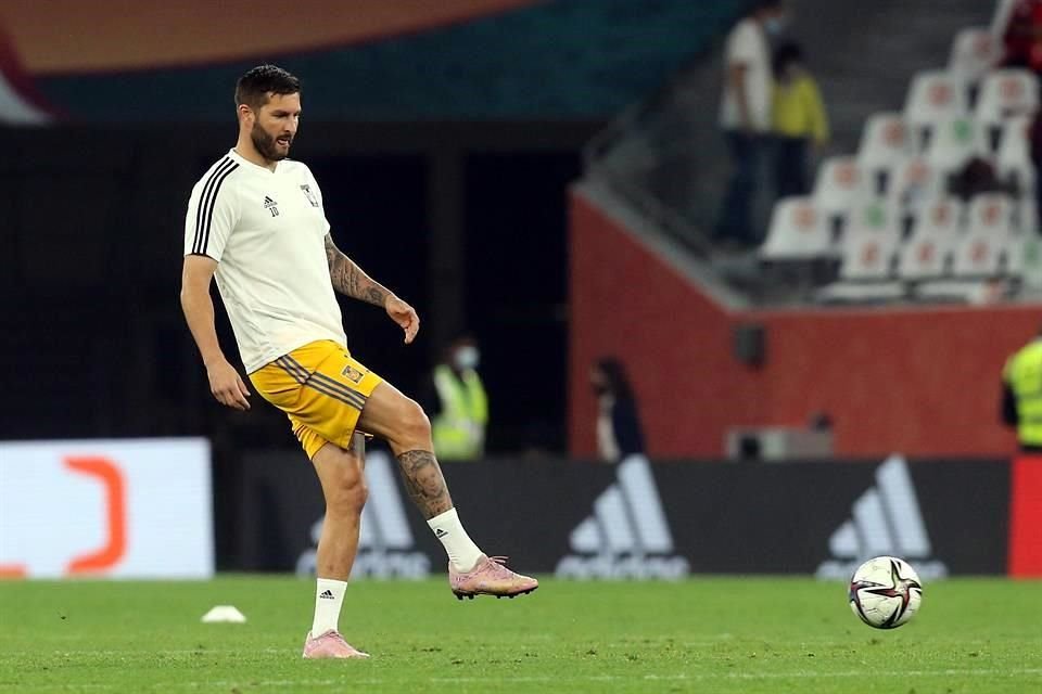 Gignac calienta previo al partido.