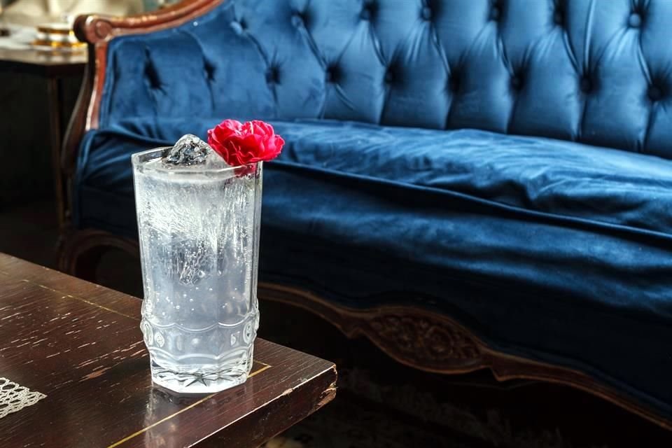 Gin and roses.