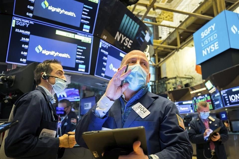 Dow Jones finalizó con alza semanal y máximo histórico.