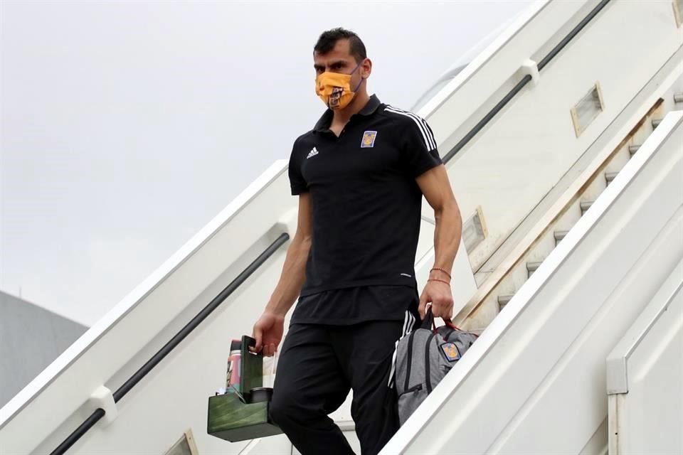 El plantel auriazul aterrizó tras un viaje de poco más de 15 horas.