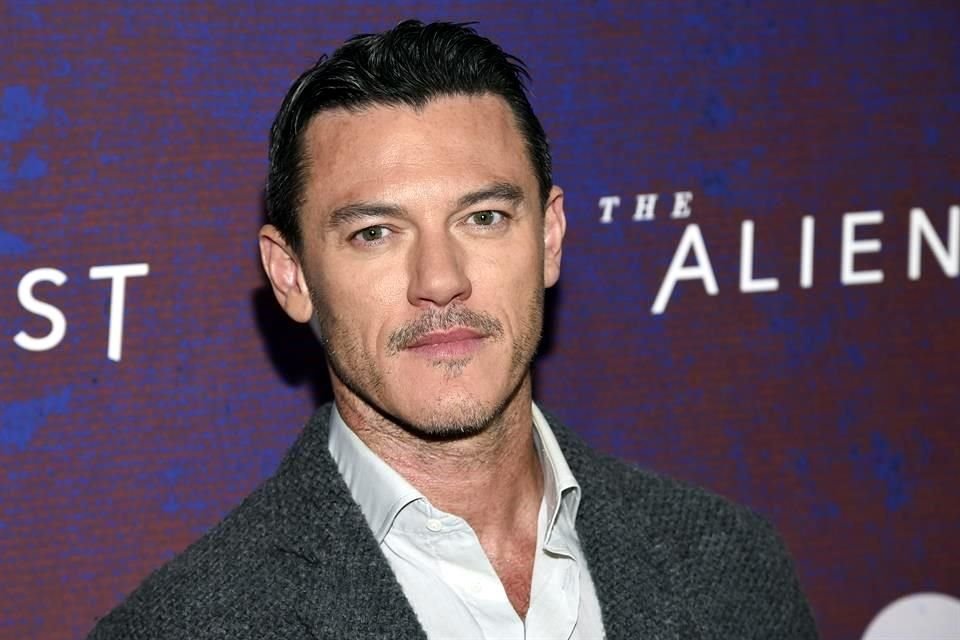 Luke Evans, estrella de 'La Bella y la Bestia' está estrenando romance, un conocido financiero australiano, reportan medios internacionales.