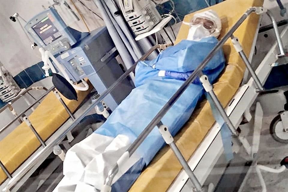 Personal de salud captura con fotografías y palabras las historias trágicas, pero también gratificantes, en su combate al Covid-19.