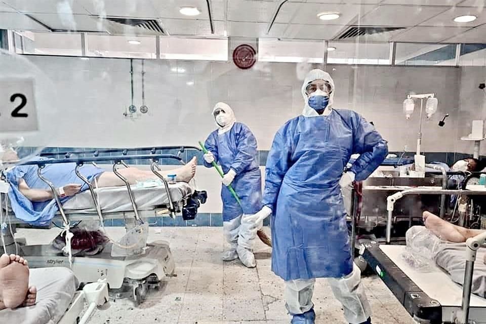 Médicos usan fotografías para narrar lo que pasa al interior de los hospitales durante la pandemia y buscan un impacto en redes sociales.