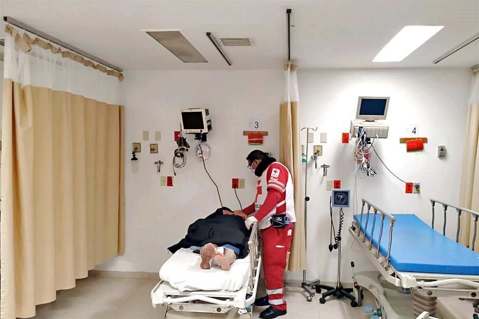 Médicos usan fotografías para narrar lo que pasa al interior de los hospitales durante la pandemia y buscan un impacto en redes sociales.