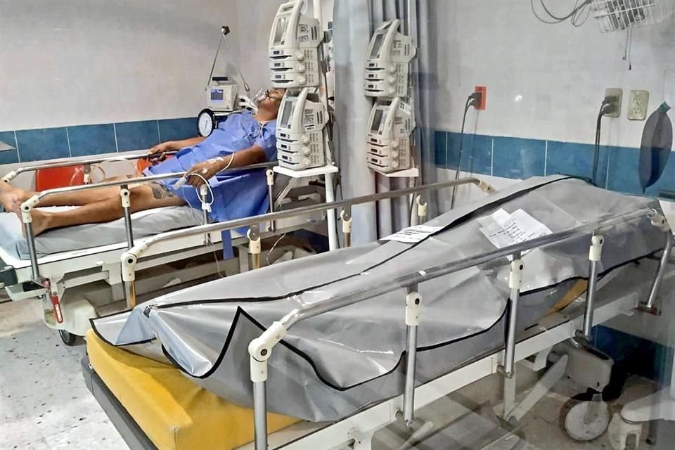 Médicos usan fotografías para narrar lo que pasa al interior de los hospitales durante la pandemia y buscan un impacto en redes sociales.