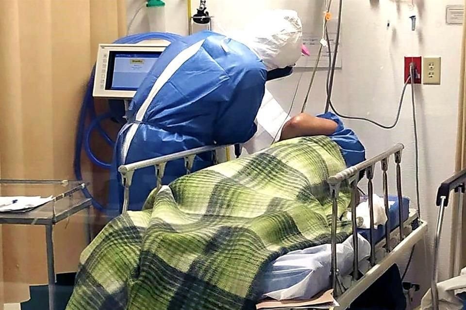 Con fotografías, personal médico deja testimonio de su batalla contra el Covid.