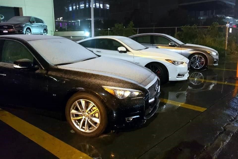 Por la noche, sectores de San Pedro y el sur de Monterrey también registraron caída de aguanieve.