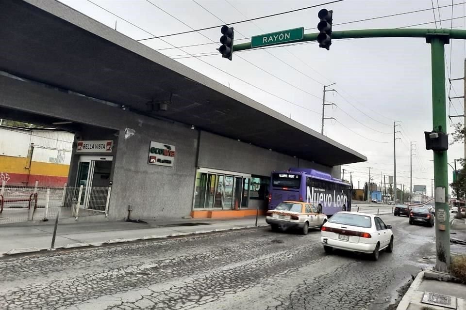 El corte de energía afectó a los semáforos de la Ciudad, lo que junto con el hielo dificultó la circulación.