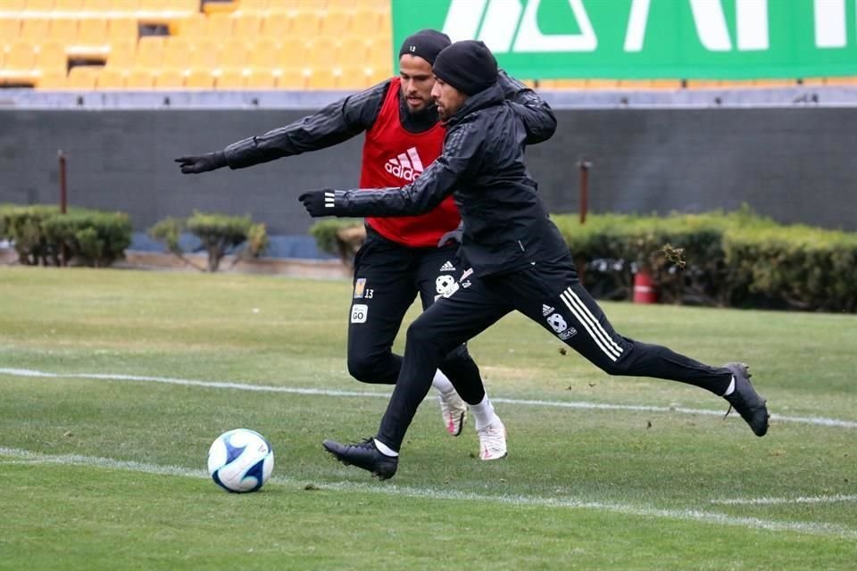 Diego Reyes iría a la banca ante Cruz Azul.