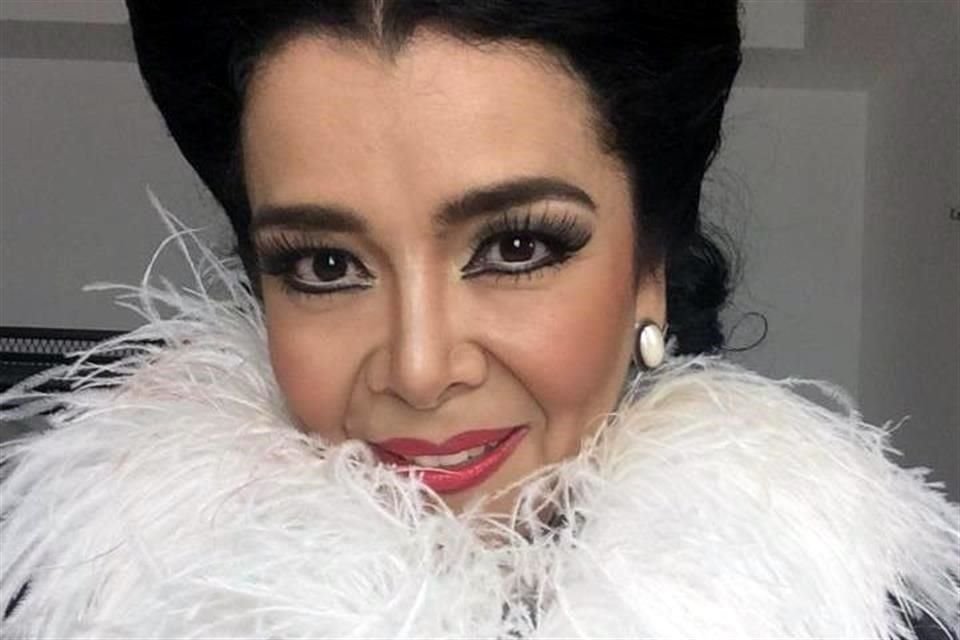 Debutó a los 19 años en la ópera 'Aída' en 1990, y en el Palacio de Bellas Artes se estrenó con 'La vida breve'. En ese mismo escenario actuó por última vez en 2019 en 'Los cuentos de Hoffmann'.