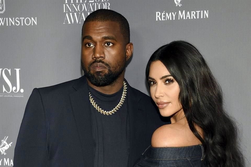 Kim Kardashian solicitó el divorcio de Kanye West después de siete años de matrimonio.