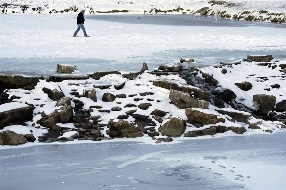 La crisis por clima gélido en Texas ha evidenciado las vulnerabilidades de infraestructura envejecida de EU ante peligro de cambio climático.