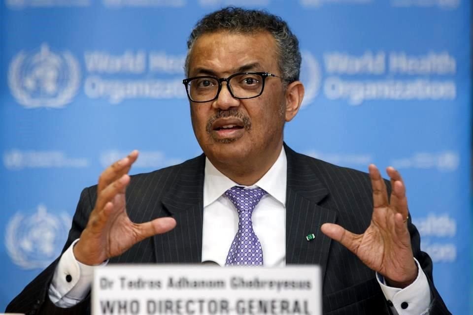 Director de OMS dijo que acaparamiento de dosis por países ricos socava esfuerzos de vacunación global, necesaria para detener el virus.