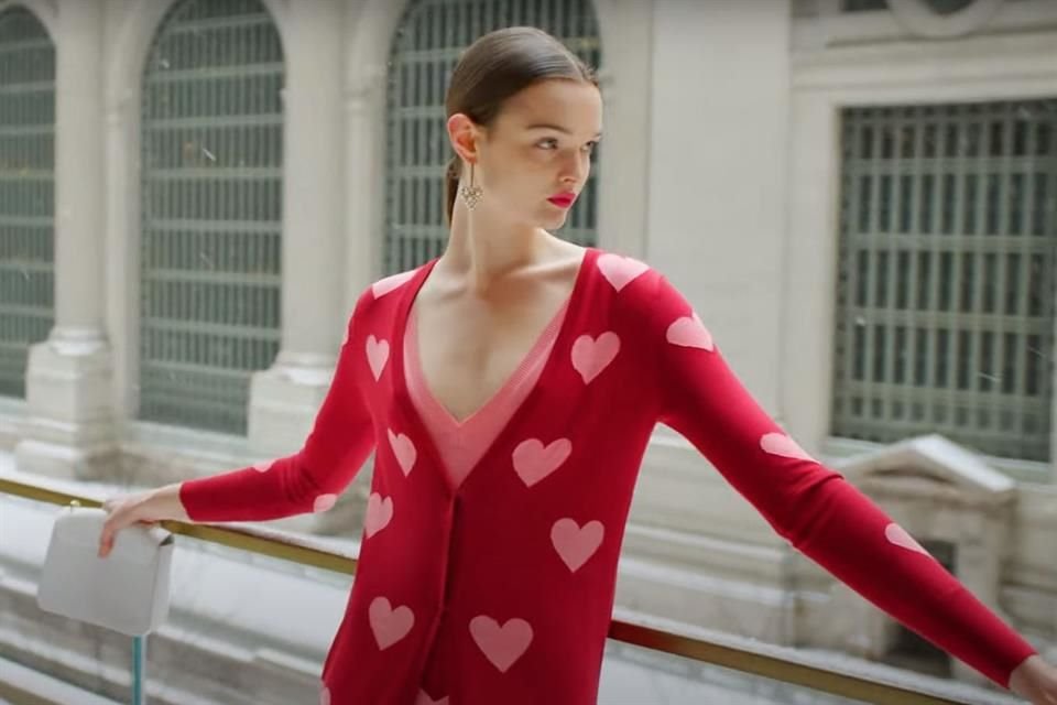 Carolina Herrera mostró su colección Otoño-Invierno 2021 a través de un video con tomas realizadas en la ciudad de Nueva York.