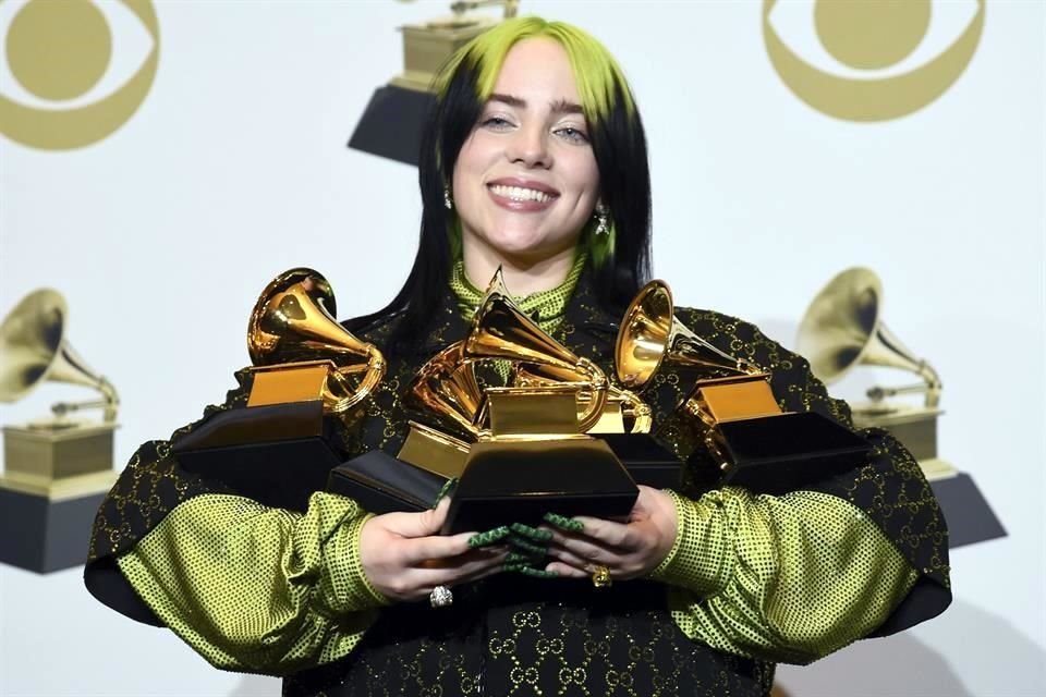 La cantante Billie Eilish reveló que grabó un nuevo álbum durante el confinamiento por la pandemia, el cual retrata estos momentos turbios en el mundo.