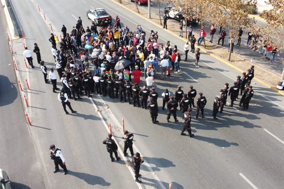 Luego de más de dos horas, los manifestantes levantaron el bloqueo en la Avenida Constitución.