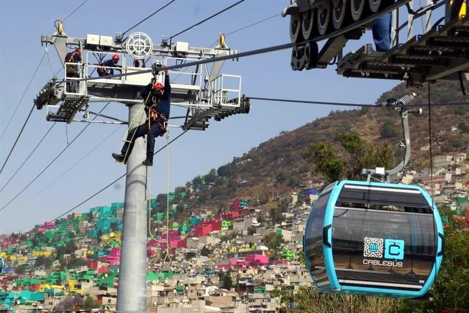 Las pruebas de Protección Civil en la Línea 1 del #Cablebús incluyen una simulación de operación con usuarios, para que trabajadores sepan cómo bajarlos.