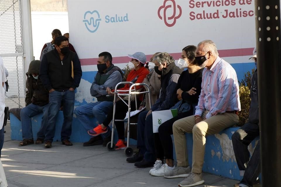 A Zapotiltic, donde habitan 4 mil 524 personas de 60 años y más, se enviaron 5 mil 300 dosis de la vacuna antiCovid, y hasta ayer se tenía un avance del 96 por ciento en la aplicación.