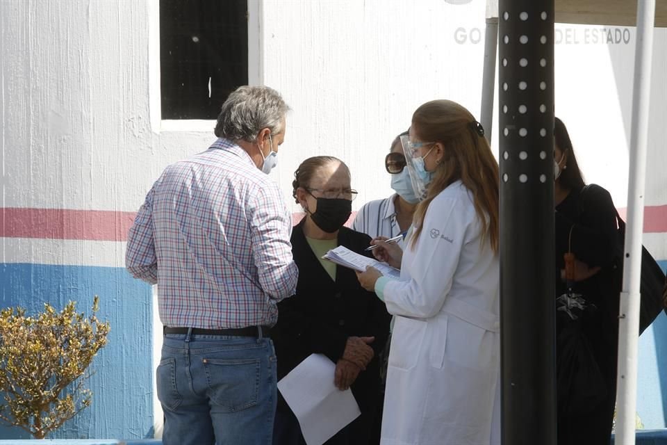 En total de registraron 4 mil 304 voluntarios para participar en las brigadas de vacunación.