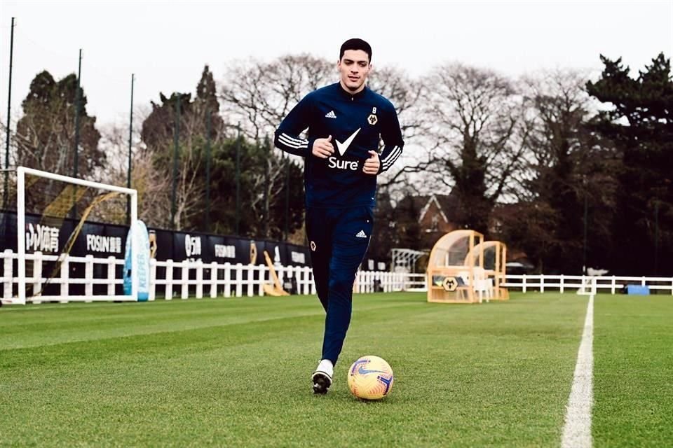 Raúl Jiménez, quien sigue trabajando en su recuperación, era pretendido por Mourinho cuando era DT del Tottenham.