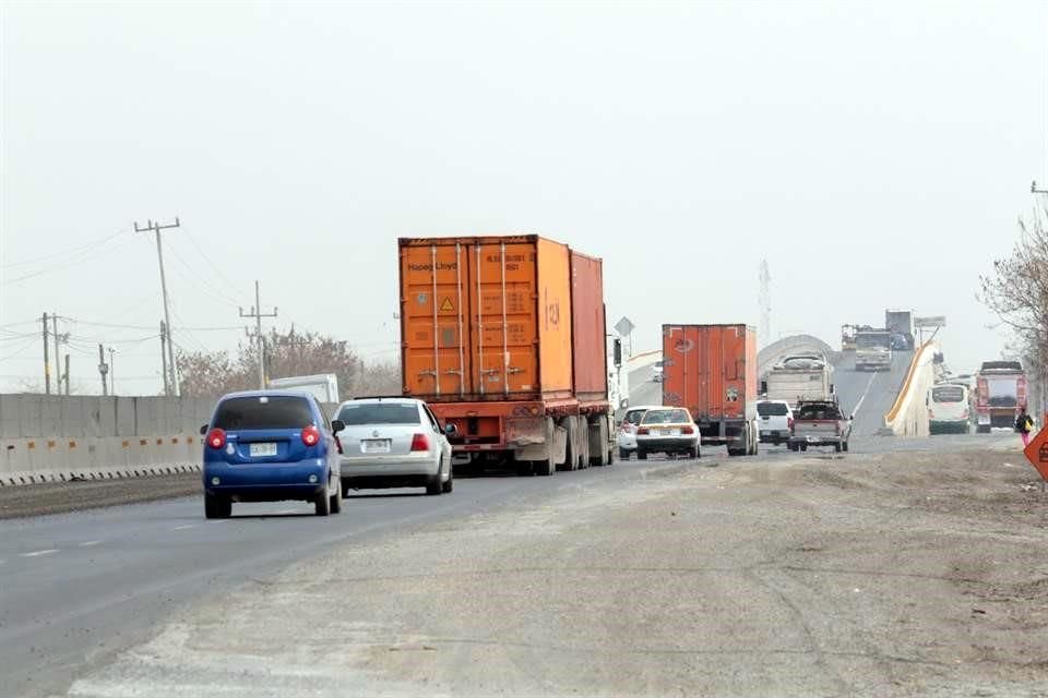 El tramo en reparación es de dos kilómetros y según los trabajadores de la zona tiene poco más de una semana.