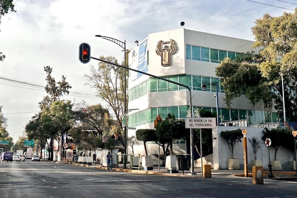 Los directivos de planteles sufren deserción de alumnos. El 18 por ciento de sus estudiantes partieron, la mayoría hacia escuelas públicas.