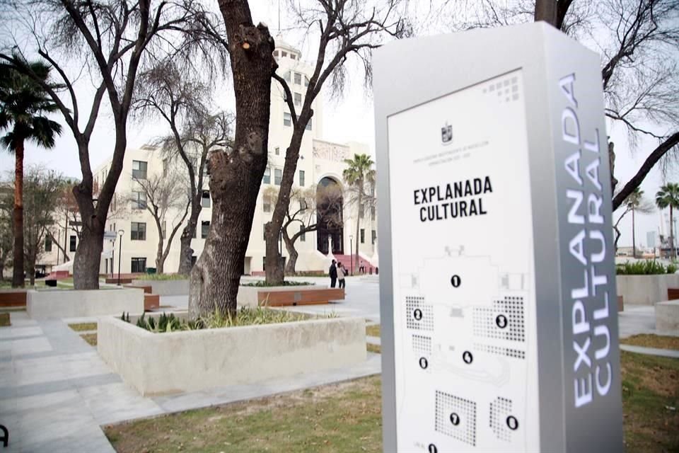 La barricada que resguardaba la Explanada Cultural fue removida ayer.