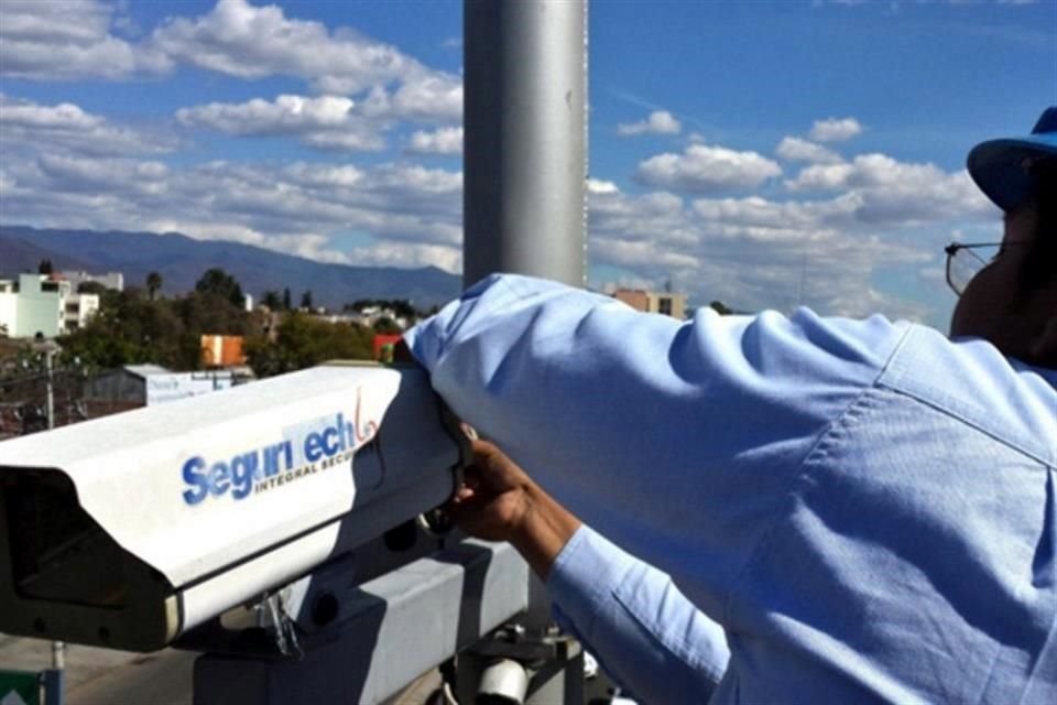 Gobierno de Jalisco adjudicó videovigilancia del C5 a Seguritech SA de CV, que acumula señalamientos por irregularidades y corrupción.