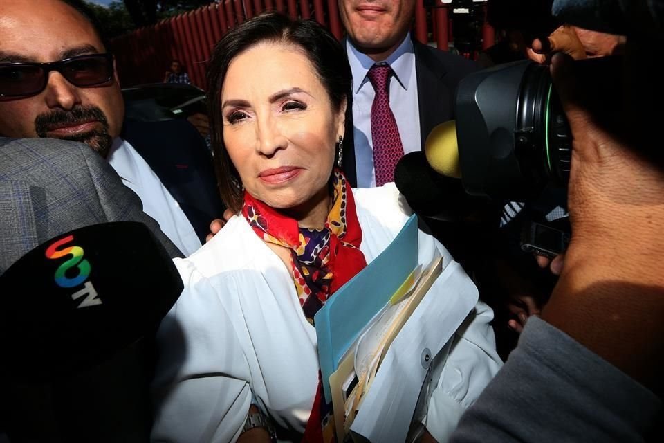 La ex titular de Sedatu, Rosario Robles, en una imagen de 2019, afuera del Reclusorio Sur.