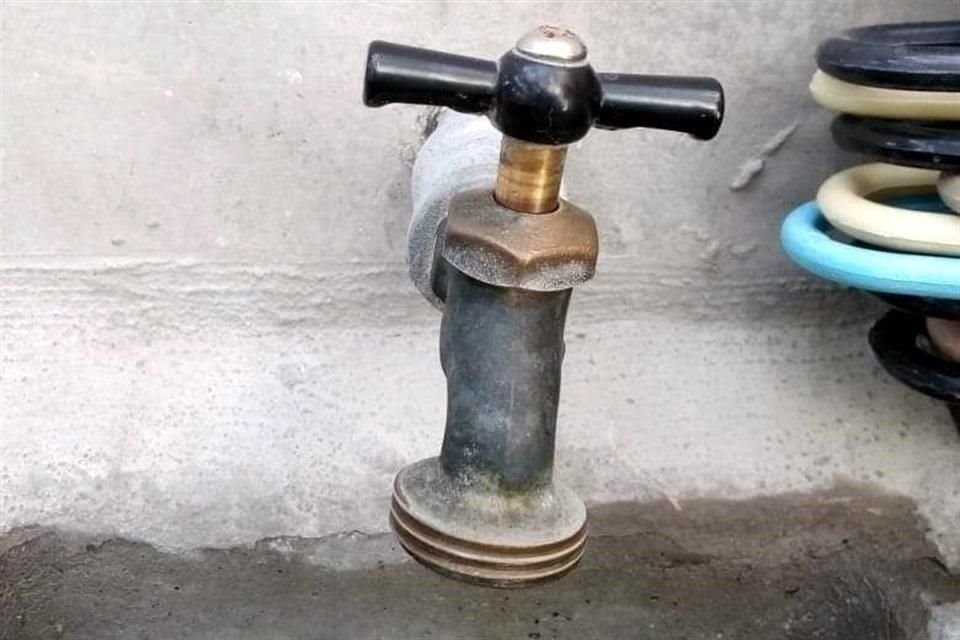 El Gobernador Enrique Alfaro aseguró que hay agua suficiente para abastecer a la ZMG, pero no hay infraestructura para distribuirla.