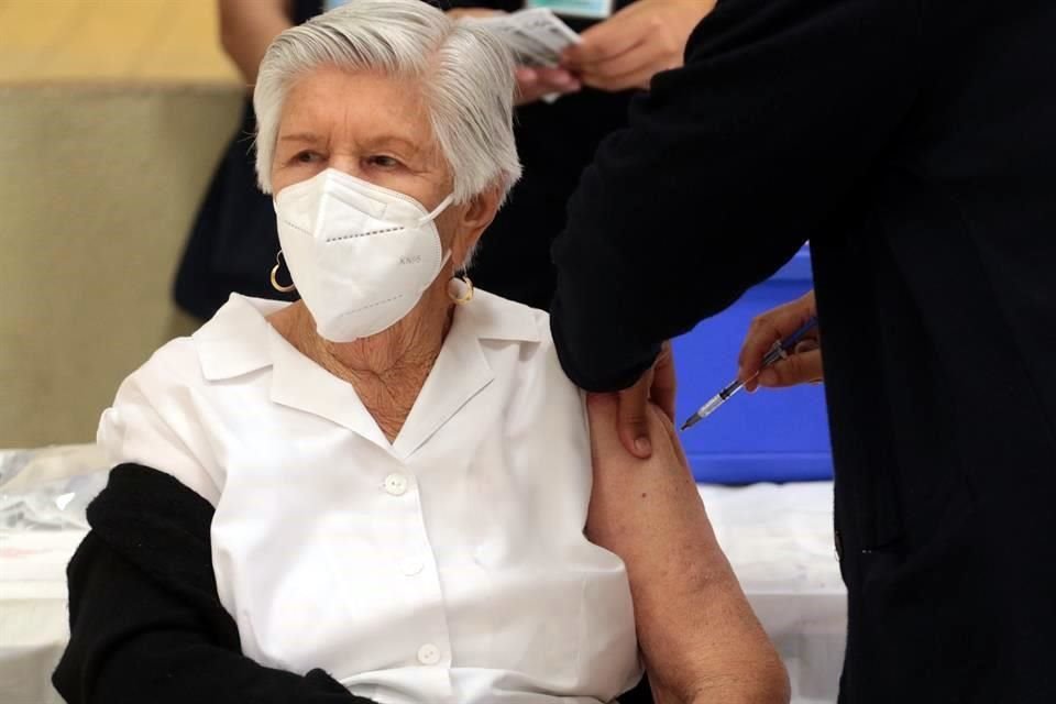 El funcionario dijo que aún no se define la logística de las brigadas, que se realizarán con las 23 mil 400 vacunas Pfizer que llegaron hoy al Estado.