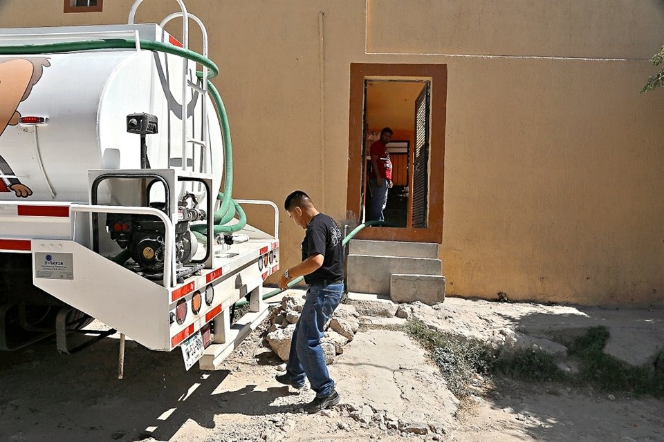 El Siapa tiene 11 pipas propias y rentó 15 vehículos más; además, se pidió apoyo a los Ayuntamientos con el objetivo de tener una flota de hasta 50 unidades trabajando.